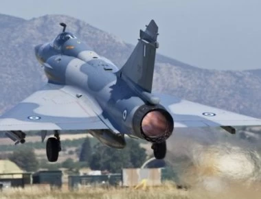 ΓΕΑ: Ενταγμένη σε εκπαιδευτικό πρόγραμμα η πτήση των δύο Mirage 2000 πάνω από το ΥΠΕΘΑ